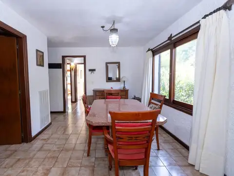 Casa 5 ambientes con 2 baños