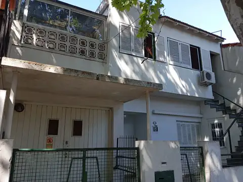 PH en Planta Alta. A metros  de Ctro comercial de Villate. SIN EXPENSAS. 3 amb con patio.