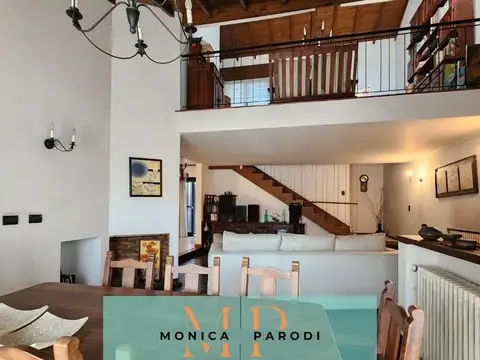 Casa en Venta con 2 cocheras