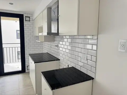 Uriburu y Av. Colón