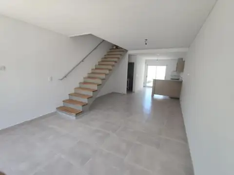 Depto Tipo Casa 3 ambientes con 2 baños