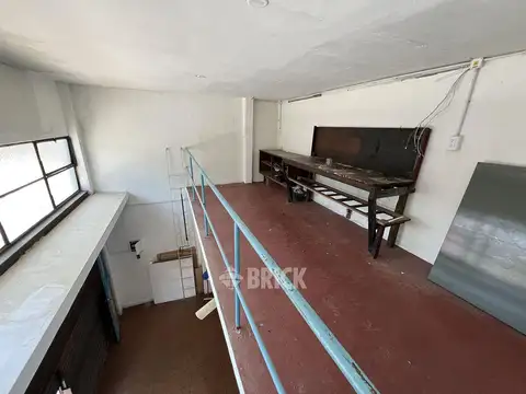 LOCAL A LA CALLE SIN EXPENSAS EN OLAYA AL 1500 - 38 M2 TOTALES TODO VIDRIERA