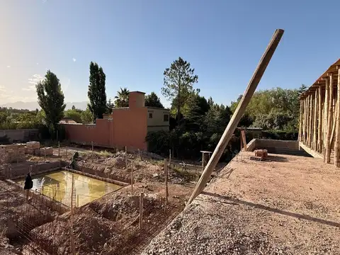 Casa en Venta con 5 cocheras