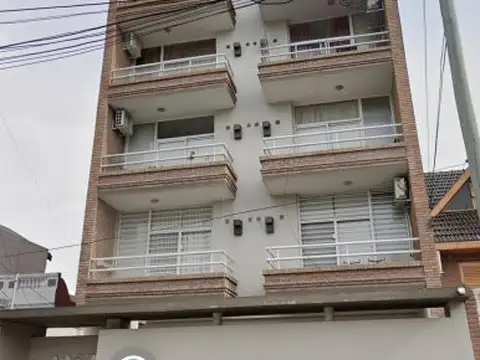 DEPTO. 2 AMBIENTES CONTFRENTE -LUMINOSO Y AIREADO CON BALCON