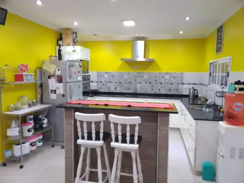 Casa 4 ambientes con 1 baño