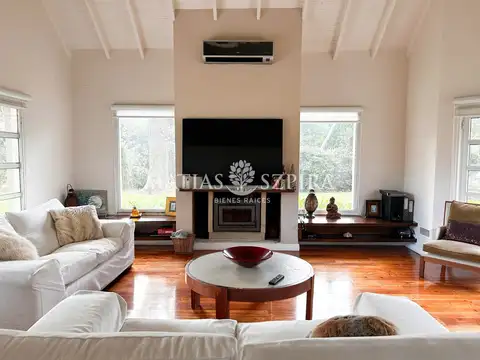 Casa en Venta con 2 cocheras