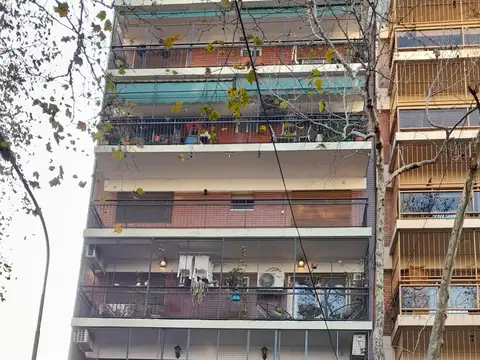DEPARTAMENTO DE 2 AMBIENTES LATERAL LUMINOSO A METROS DE AVENIDA SAN JUAN