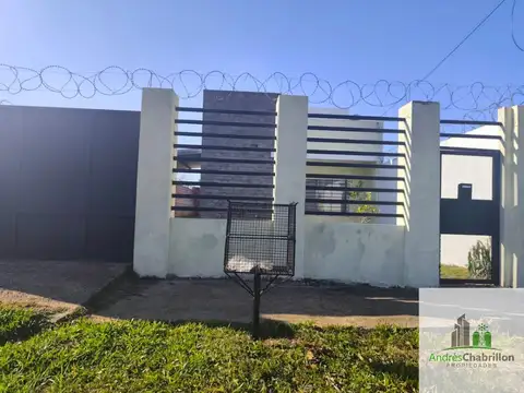 Casa en alquiler c/ cochera en Concordia