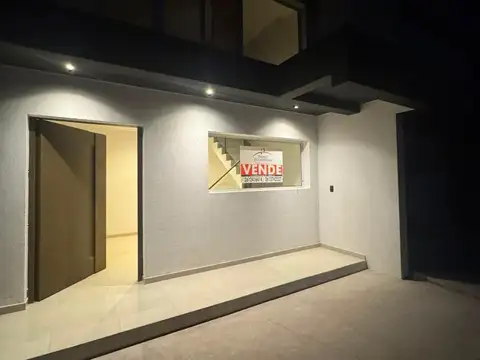Casa en venta c/ cochera en Otros barrios