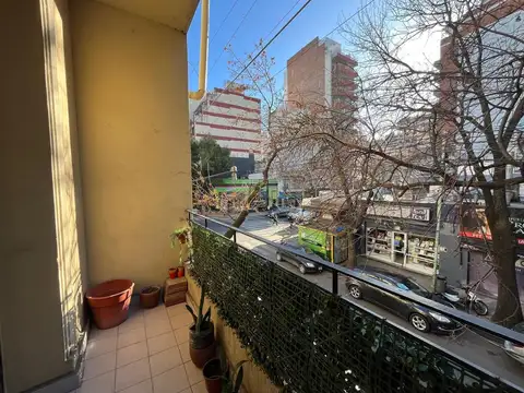 Moldes 2400, Piso 1