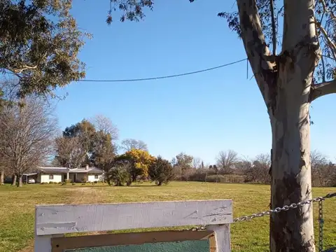 Casa  en venta  tres dormitorios  1.6 has. Abasto