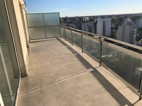 Av. Mosconi 3200:  Excelente 2 amb con balcón terraza