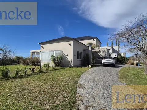 Casa en Venta en Albanueva, USD 705.000