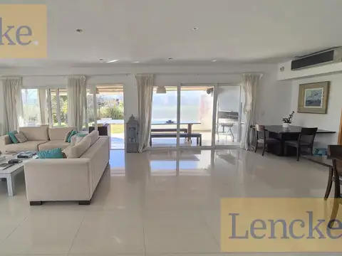 Excelente casa en Albanueva, muy buenas vistas