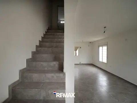 DÚPLEX 3 AMBIENTES EN VENTA /COCHERA/ PATIO