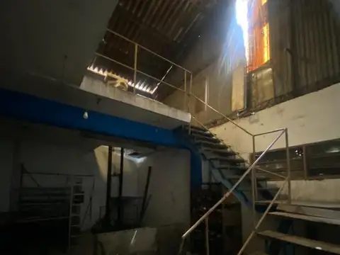 LOCAL COMERCIAL EN 2 PLANTAS