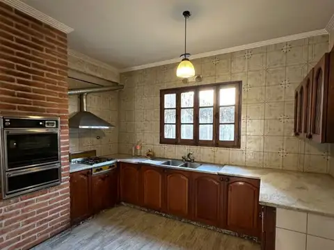 DEPARTAMENTO EN ALQUILER - PLANTA ALTA - 4 DORM - CORDOBA AL 100