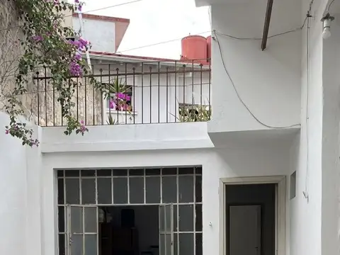 Casa 5 ambientes con 1 baño