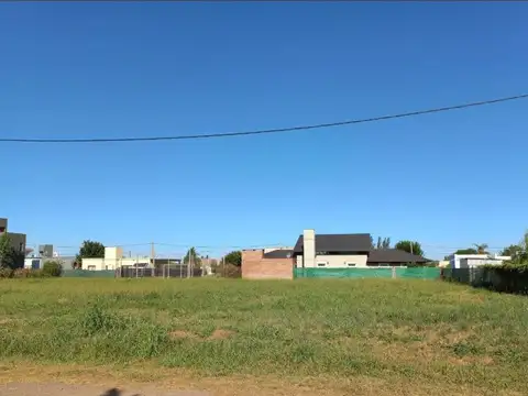 Venta lote 930 M2 en Funes Town
