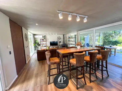 Casa en Venta con 2 cocheras