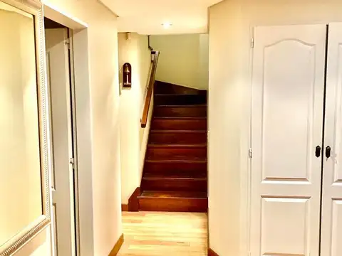 Casa en Venta con 3 cocheras