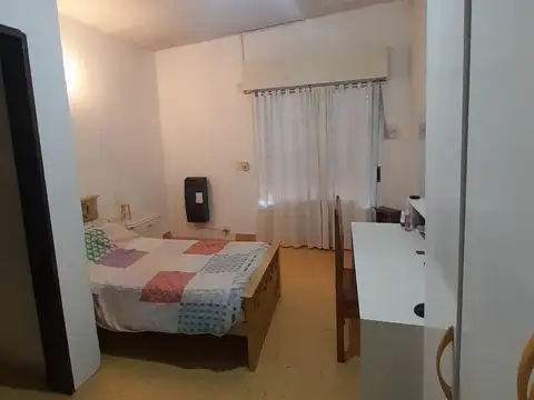Casa 6 ambientes con 2 baños
