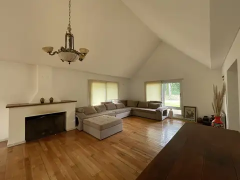 Casa 5 ambientes con 4 baños
