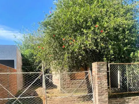 CASA 2 AMB CON GALPON A REFACCIONAR CNEL BRANDSEN