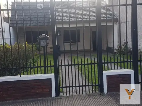 Casa en venta - 2 Dormitorios 2 Baños - 480Mts2 - El Palomar, Morón