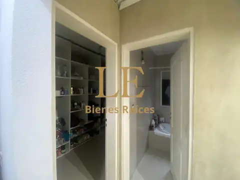 Casa 5 ambientes con 4 baños