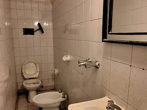 VILLA DEVOTO. NAZARRE AL 4300. IMPORTANTE LOCAL 45 M2 OFICINA.COCINA.BAÑO BAULERA