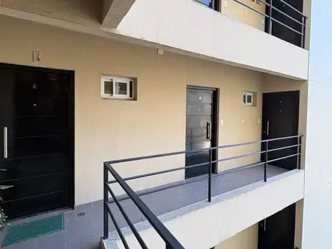Departamento en Alquiler en Santos Lugares, $ 450.000