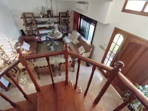 Casa en Venta con 3 cocheras