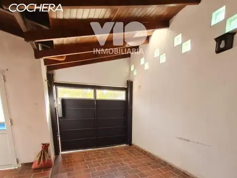 Casa 6 ambientes con 2 baños