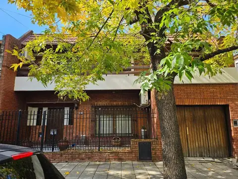 VENTA CASA 5 AMBIENTES EN CASEROS