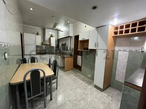 VENTA DE CASA DE 5 AMBIENTES EN GUERNICA