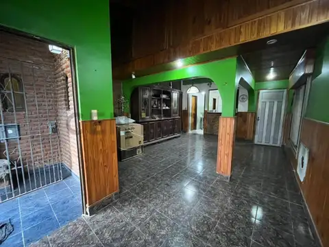 Casa 5 ambientes con 2 baños