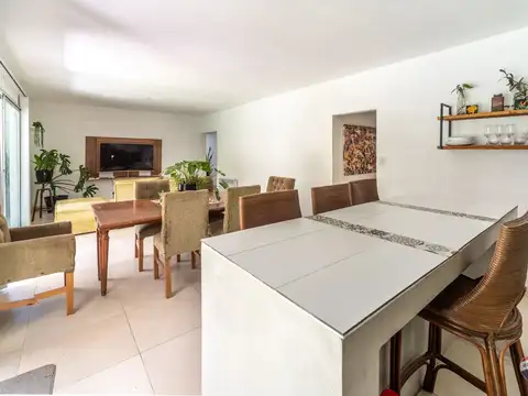 VENTA CASA 4 AMB PARQUE PILETA BARRIO SAN EDUARDO