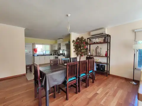 CASA 4 AMBIENTES EN VENTA EN LA CANDIDA PISCINA