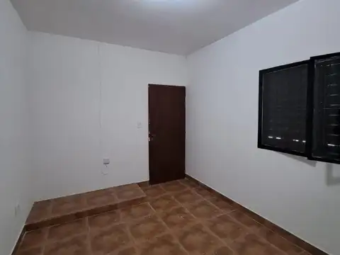 CASA CON CON DOS DORMITORIOS Y GARAJE