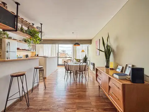 Departamento único de 2 dormitorios más comodín, terraza y parrilla