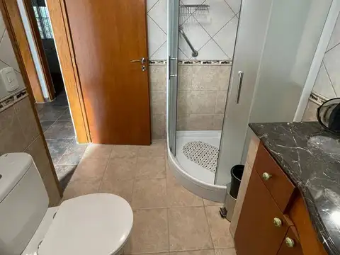 Casa en Alquiler con 3 cocheras