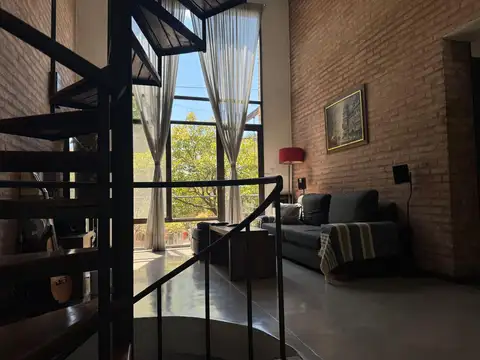 Casa triplex con pileta y Parrilla propia en Martínez