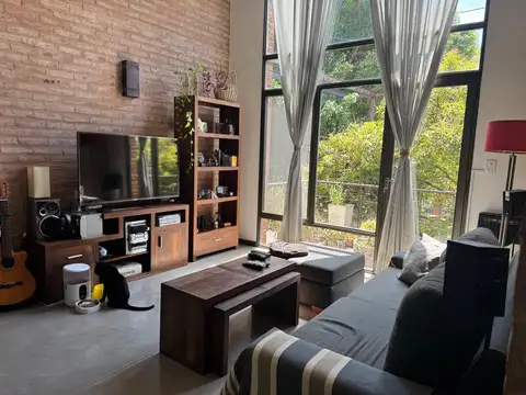 Casa triplex con pileta y Parrilla propia en Martínez