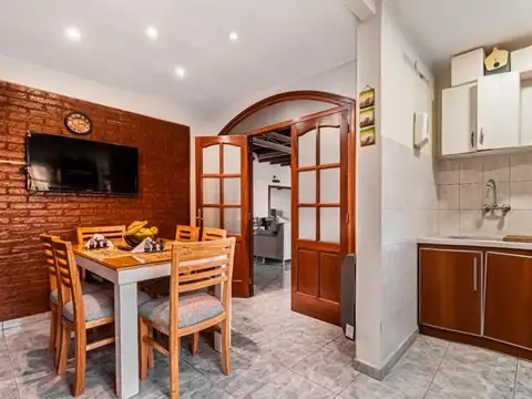 Casa 4 ambientes con 2 baños
