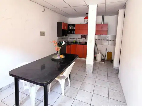 Casa 2 ambientes con 1 baño
