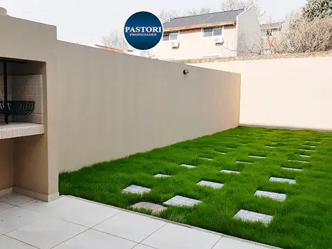 ALQUILER TRIPLEX DE 5 AMB C/JARDIN Y COCHERA