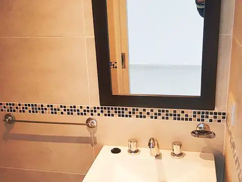 Casa en Alquiler con 2 cocheras