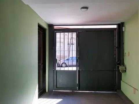 Casa 8 ambientes con 4 baños