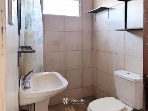 VENTA  - Casa de 2 dormitorios con cochera descubierta - Alvear, Rosario.
